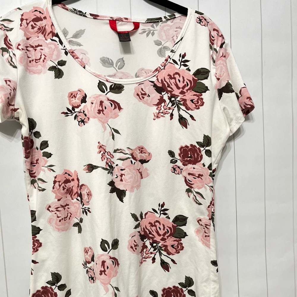 Scoop neck women’s tops